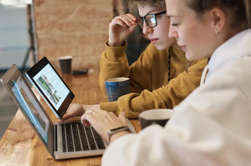 1761836094651968.jpg 1761836094651968.jpg